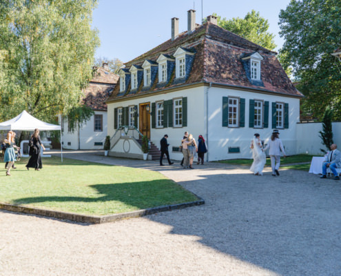 Wechsel vom Garten in den Innenhof des Jagtschloss