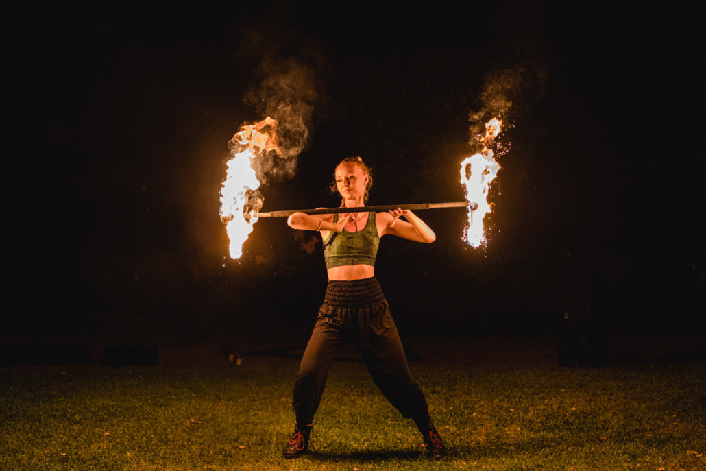 Feuershow im Jagdschloss Mönchbruch in Mörfelden-Walldorf