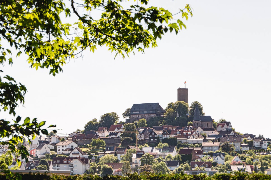 Heiraten und Feiern im mittelalterlichen Ambiente, genau das bietet euch die Burg Gleiberg in Wettenberg bei Gießen.