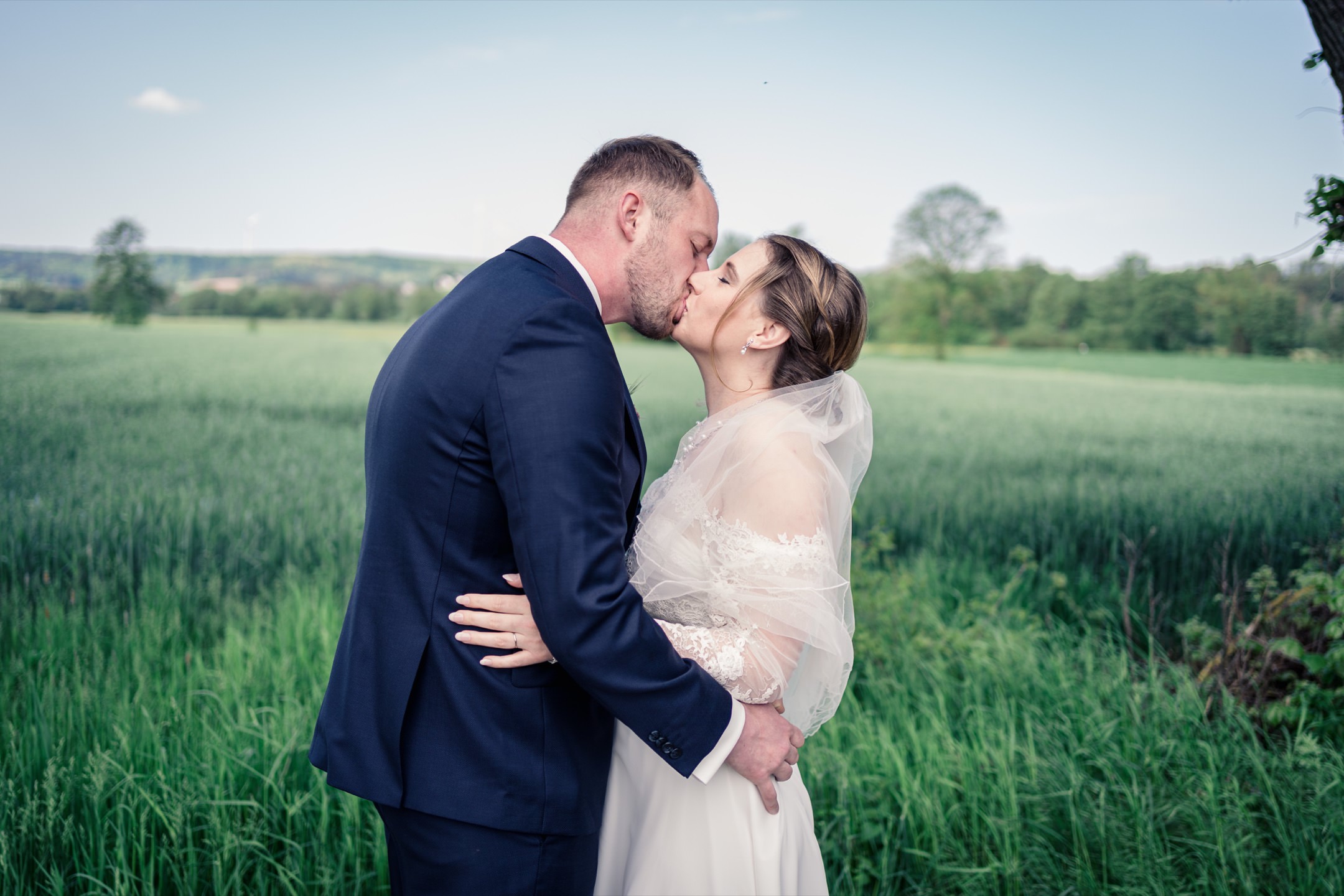 Emotionaler Kuss beim Firstlook-Shooting