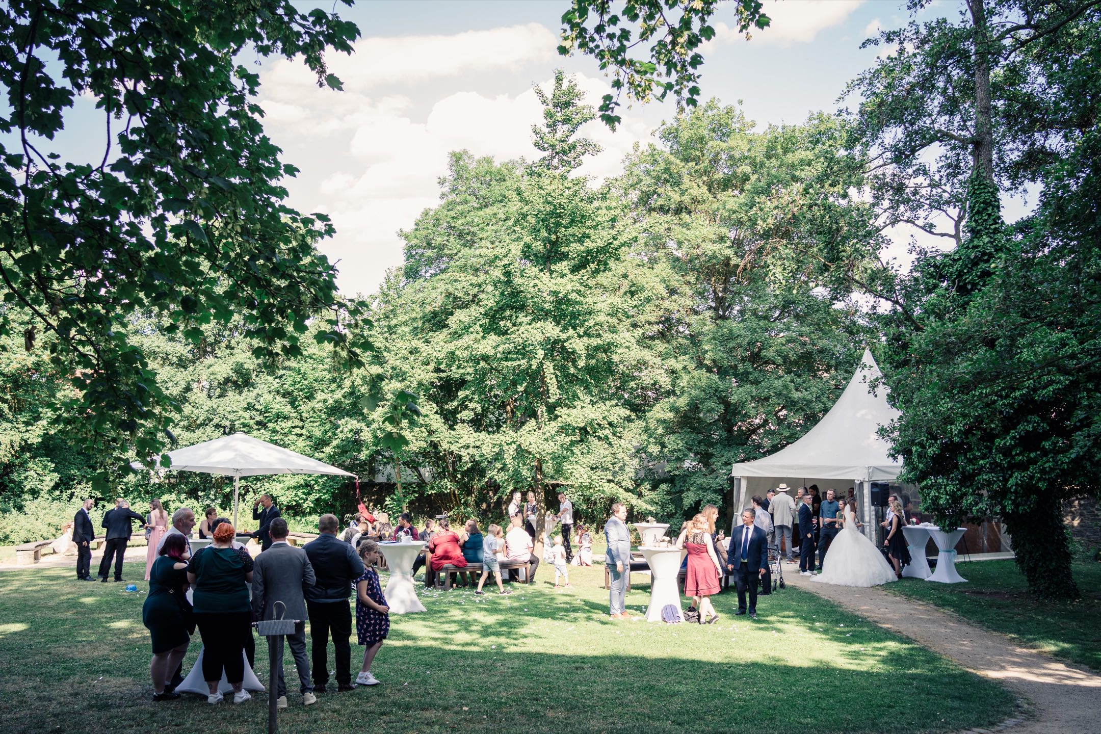 Sektempfang im Park von Romrod