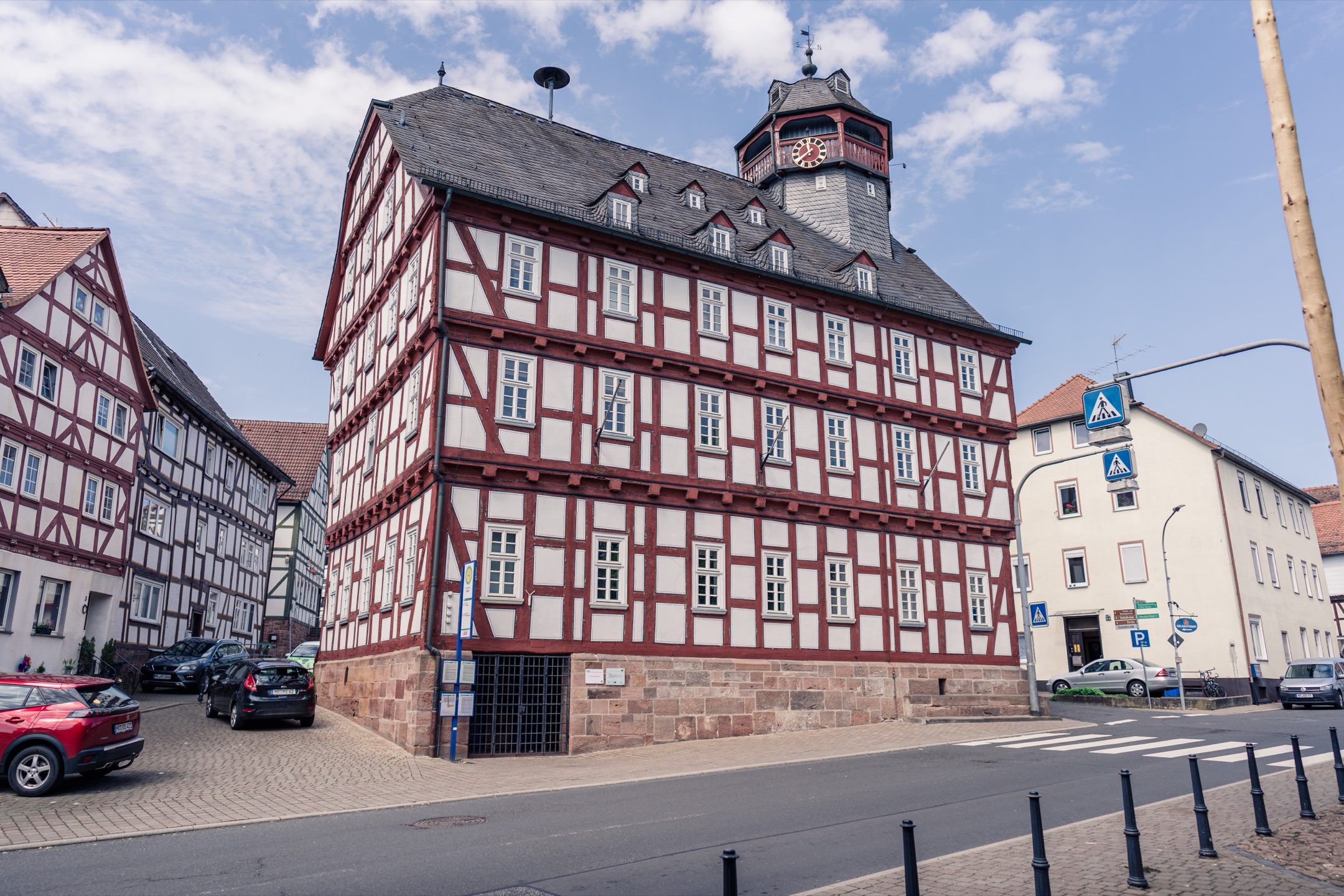 Außenansicht vom Rathaus und Standesamt in Rauschenberg