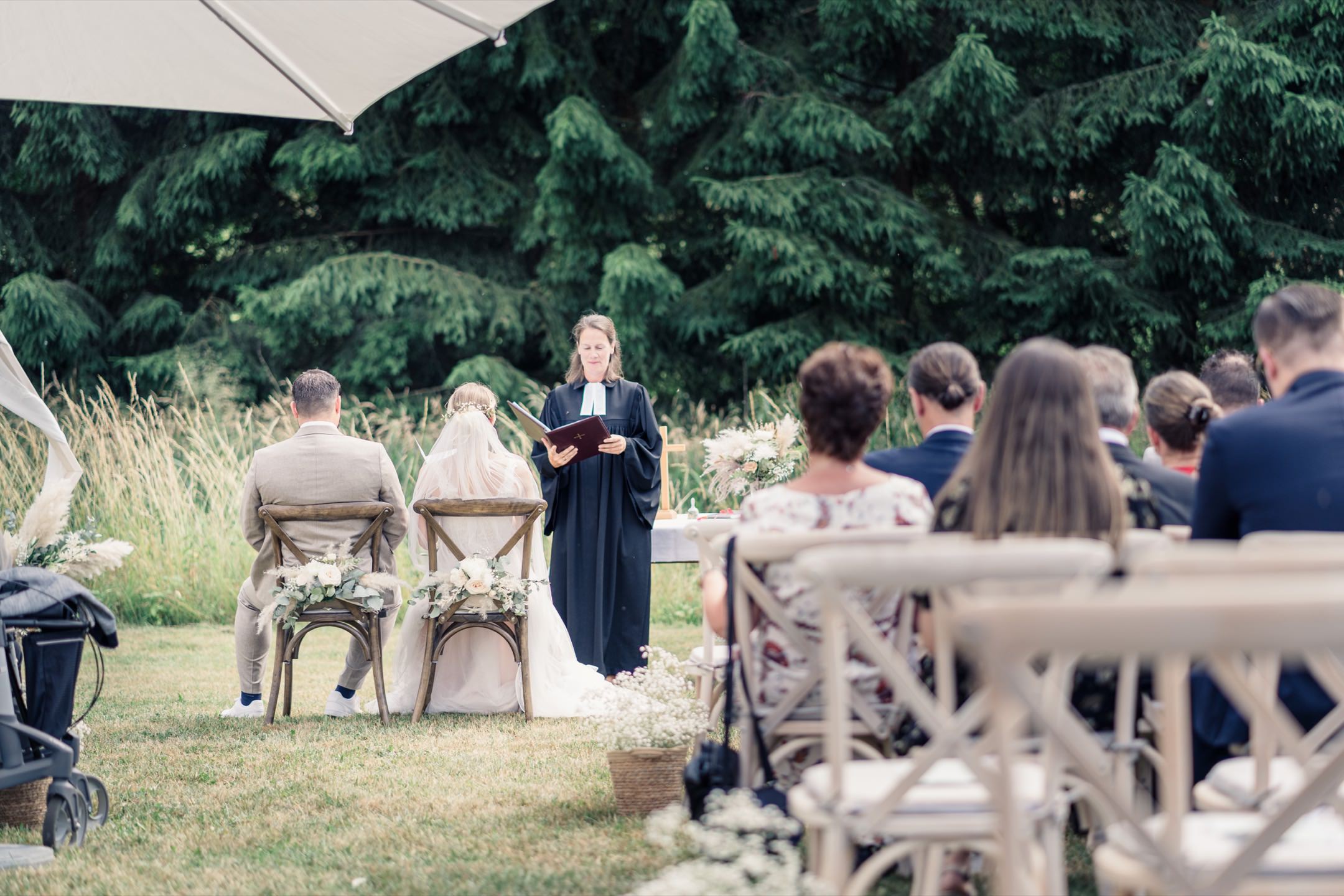 Trauung der Sommerhochzeit im Ebsdorfergrund von Kathrin und Daniel