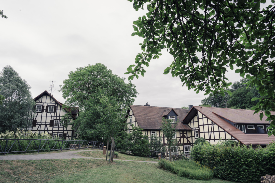 Hochzeitslocation Marburg: Locations & Checkliste 4 Außenansicht der Hochzeitslocation Dammühle bei Marburg